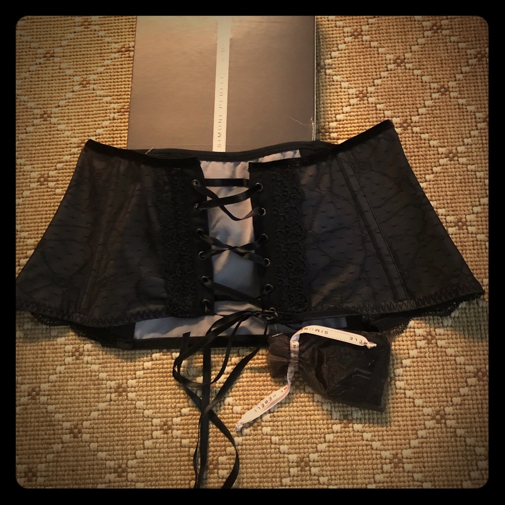 Beautiful sexy Simone Perele lace garter. BNWT